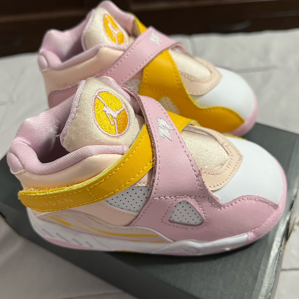 JORDAN 8 RETRO (TD)
ORANGE PEARL/LT ARCTIC PINK
PERLE ORANGE/RSE ARCTIQUE CL